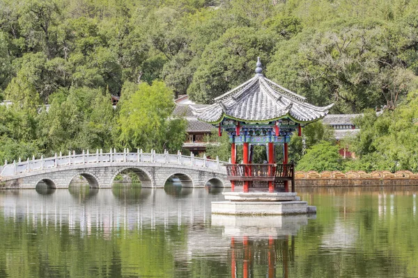 Schwarzer Drachenpool, Lijiang China. — Stockfoto