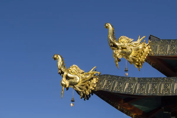 Tibet heykel stili Tapınağı çatı, Shangri-La, Yunnan, Çin. — Stok fotoğraf