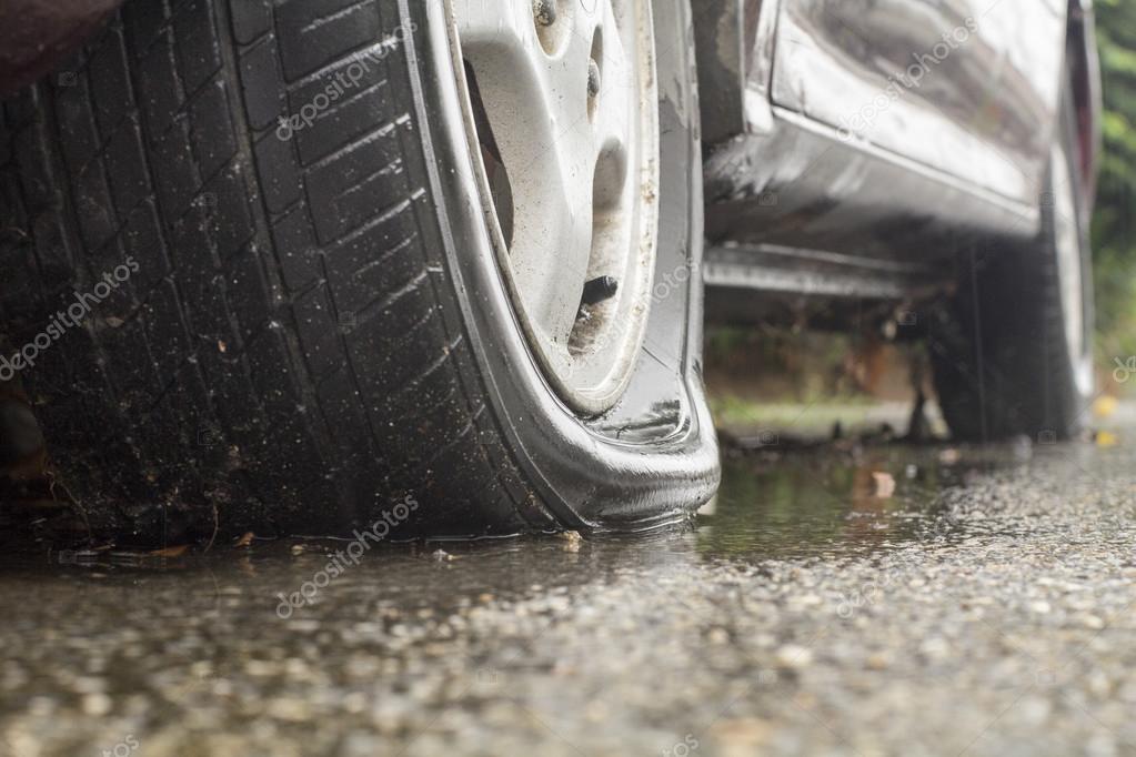 Car flat tire in rainy day — Stock Photo © toa55 77540762