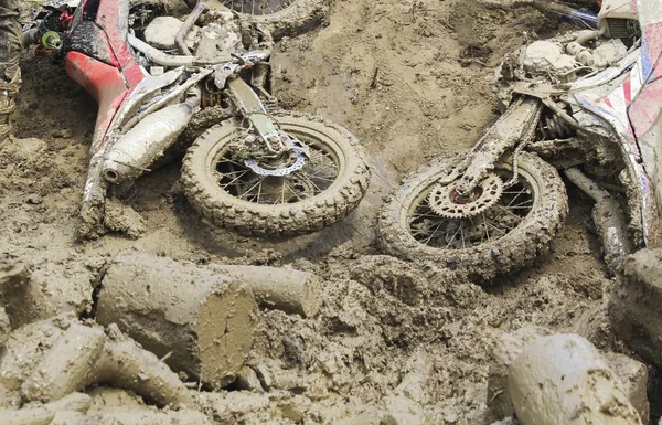 Euduro cykel faller ner på spåret. — Stockfoto