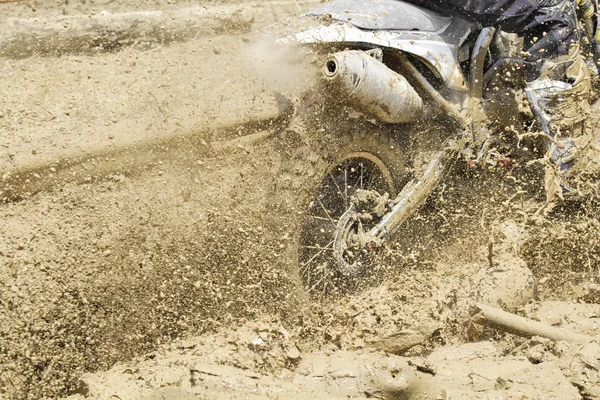 Motocross en pista fangosa — Foto de Stock