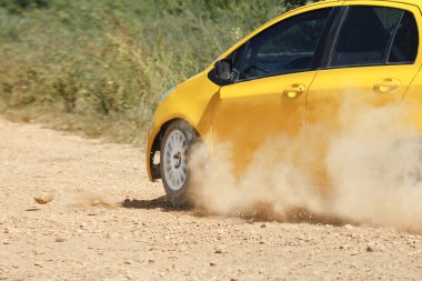 Kir parça araba ralli