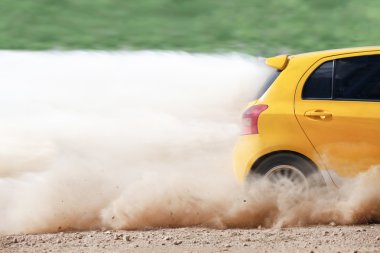 Kir parça araba ralli