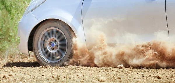 Rally coche en pista de tierra — Foto de Stock