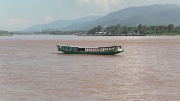 Laos transportation boats  on the Mekong river — Stock Video