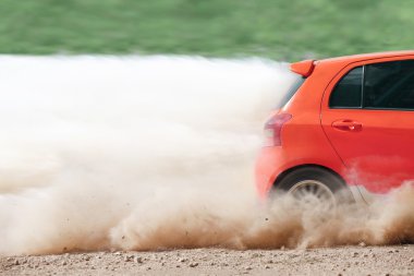 Kir parça araba ralli