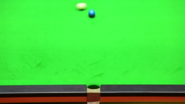 Mix schieten snooker, zinken de bal op de break. — Stockvideo