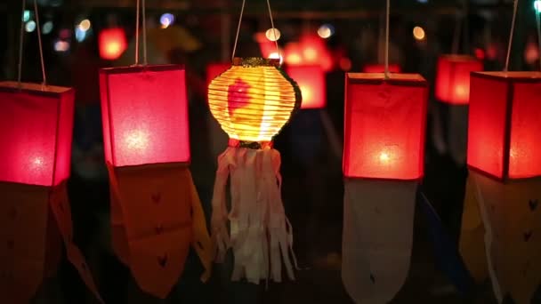 Lanternas de papel em Yee-peng festival, Chiang Mai Tailândia — Vídeo de Stock