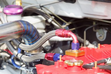 Dizel yarış arabası motoru