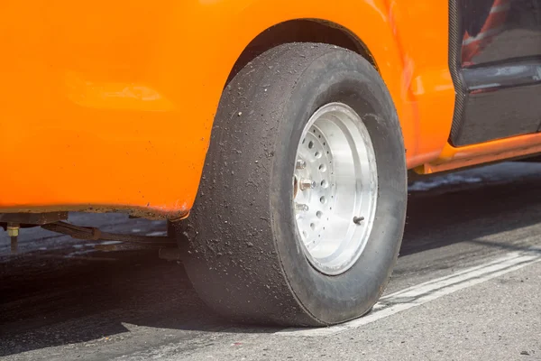 Neumático liso para coche de carreras de resistencia — Foto de Stock