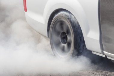Drag racing araba lastik, lastik kapalı yakar