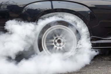 Drag racing araba lastik, lastik kapalı yakar
