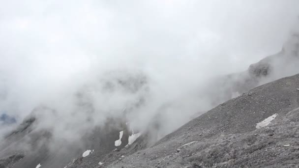 Jade Dragon χιόνι στο βουνό Lijiang, Yunnan Κίνα καλοκαίρι. — Αρχείο Βίντεο