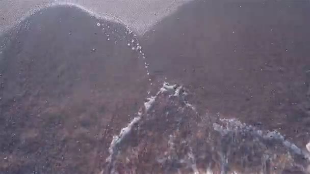 ビーチで滑らかな波 — ストック動画