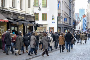 Brüksel Merkezi kalabalık turist. Belçika