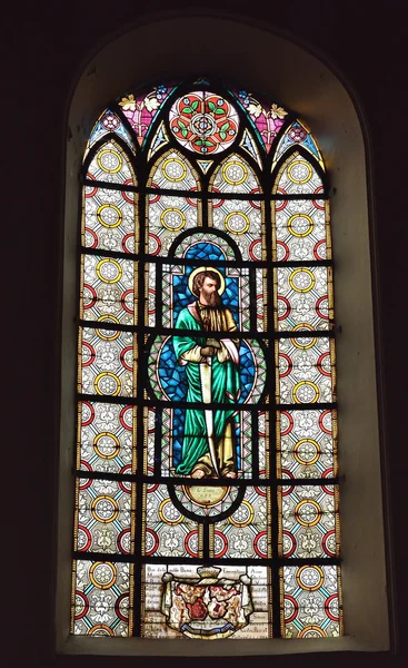 Janela de vidro manchado na Igreja Saint-Martin com imagem de Saint Simon — Fotografia de Stock