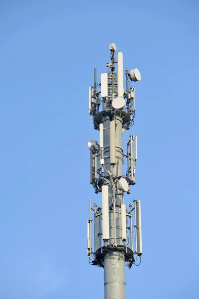 Torre GSM in giornata limpida — Foto Stock