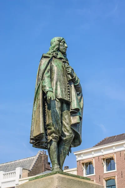 Hollantilaisen poliitikon Johan de Wittin muistomerkki Haagin historiallisessa keskustassa, Alankomaat — kuvapankkivalokuva