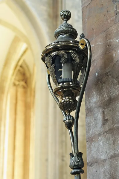 Decoratieve lantaarn in Saint-Peter's church. Leuven, België — Stockfoto