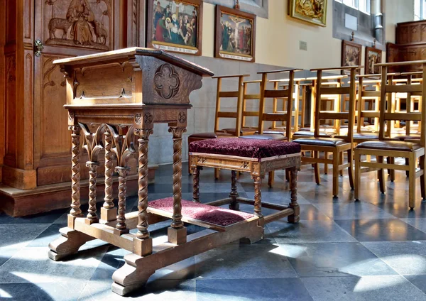 Colegiado Saint-Martin e Saint-Hadelin ou igreja de Saint-Martin de Vise. Bélgica — Fotografia de Stock