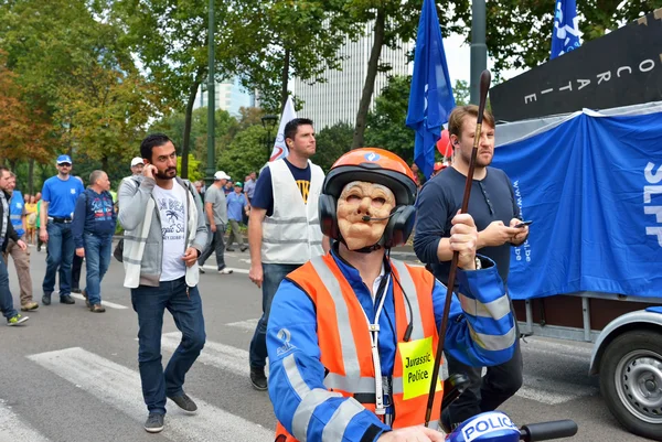 La polizia belga dimostra contro i cambiamenti nelle norme pensionistiche — Foto Stock