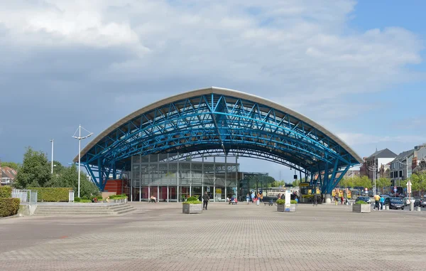 Modern järnvägsstationen i mitten av Halle, Belgien — Stockfoto