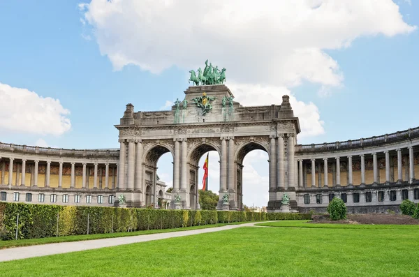 Триумфальная арка в парке Чинквир в Брюсселе, Бельгия — стоковое фото