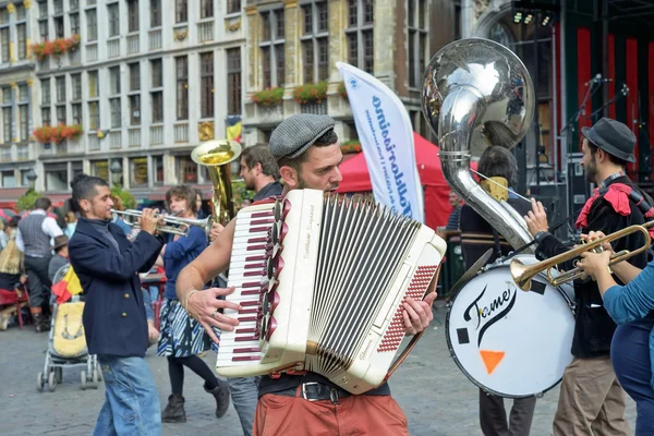 Straat acteurs op de grote markt in Brussel — Stockfoto