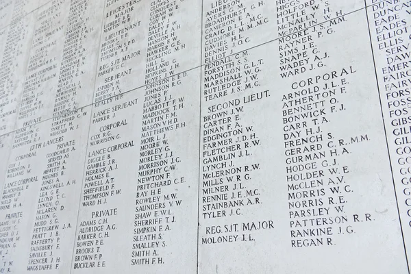 De Menenpoort Memorial aan de ontbrekende in Ieper, België — Stockfoto