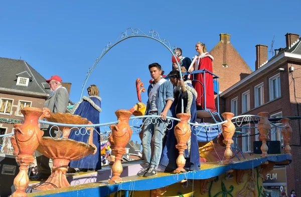 Savaş arabası, Prens ve Prenses Karnaval sırasında yıllık defile Halle, Belçika — Stok fotoğraf