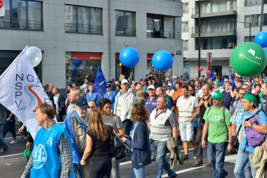 Emeklilik yönetmeliklerde değişiklikler Belçika polisi ve iş kolu Sendikalarının protesto