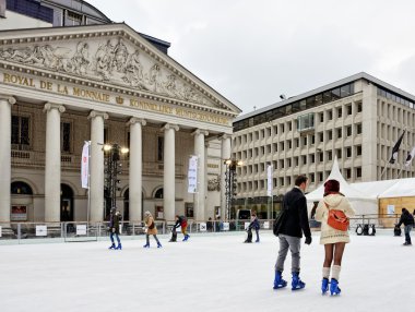 Place de la Monnaie veya Muntplein ile buz pateni pisti Brüksel, Belçika