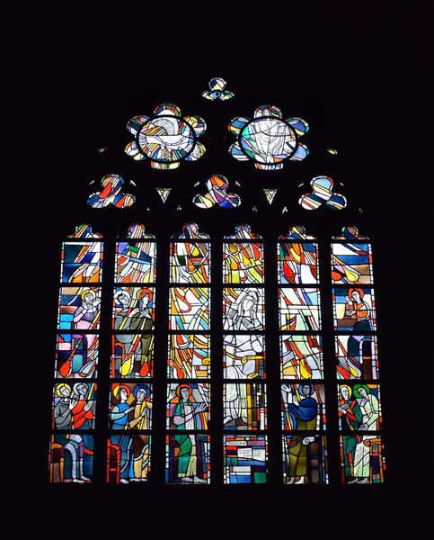 Ventana de la catedral en la basílica de Nuestra Señora en jalá, Países Bajos —  Fotos de Stock