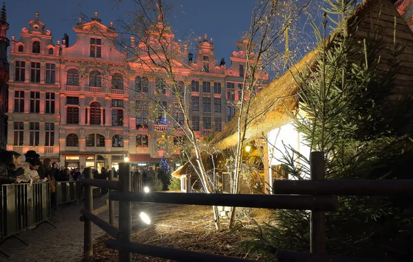 Weihnachtsbeleuchtung des großen Platzes in Brüssel, Belgien — Stockfoto