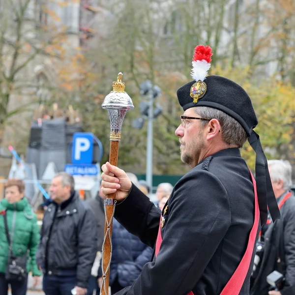 Participants in Scottish costumes prepare for Poppy Parade — Stock Photo, Image