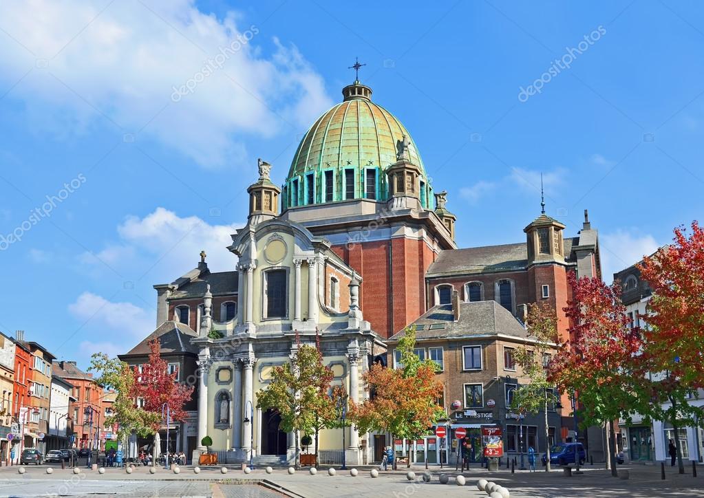 Igreja centro de Charleroi e SaintChristophe. — Fotografia de Stock