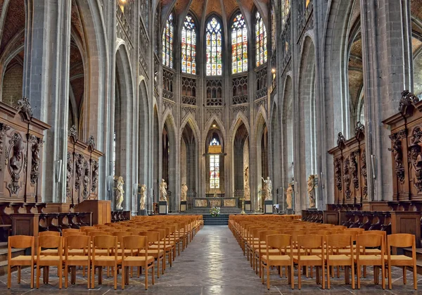 Interior de la iglesia Colegiata Saint Waudru en Mons, Bélgica — Foto de Stock