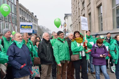 Birçok çalışanı kovmakla Delhaize süpermarket yönetiminin kararı protesto sendikalar