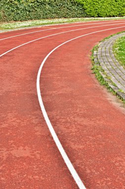 Kırmızı yarış pisti