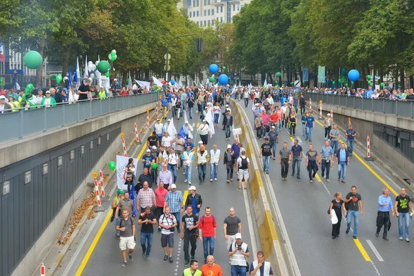 Belçika polisi emeklilik ve durum yönetmeliklerde değişiklikler karşı protestolar