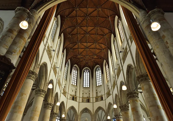 Interno di Grote Kerk Den Haag o Grote di Sint-Jacobskerk costruito durante15-16 secoli . — Foto Stock