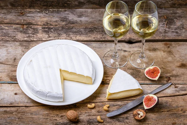 Soft french cheese with white mold Brie with wine — Stock Photo, Image