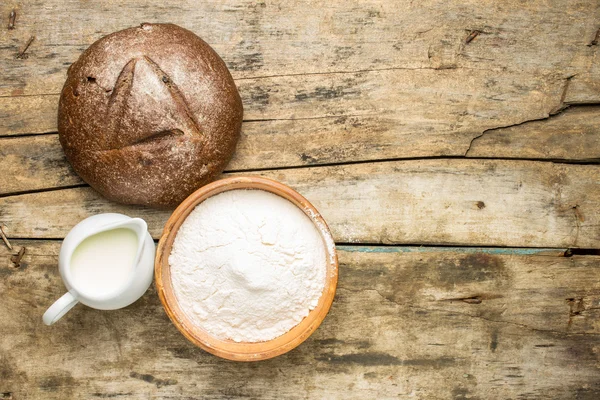 Loaf of bread with bakery ingredients and copy space. — Stock Photo, Image