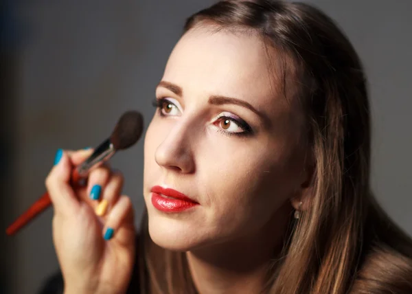 Professionell makeup i studio. — Stockfoto