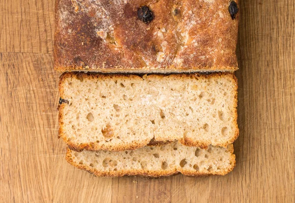 Sliced loaf of homemade unleavened wheat bread — Stock Photo, Image