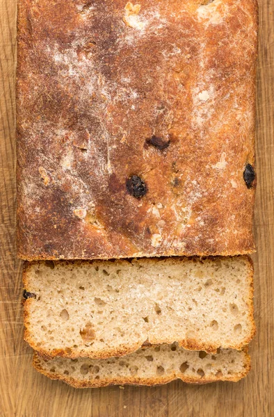 Sliced loaf of homemade unleavened wheat bread — Stock Photo, Image