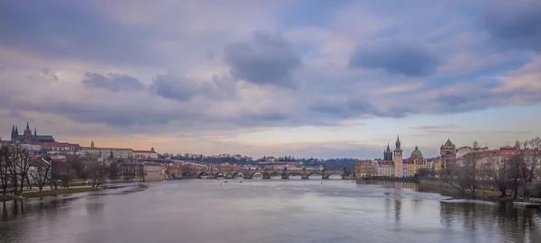Charles Bridge over Vltava river in Prague, Czech Republic. — Stock Photo, Image