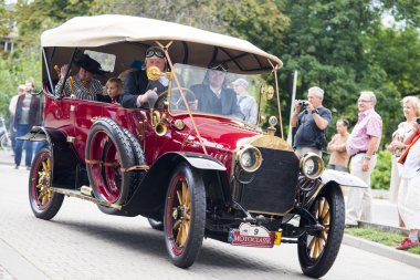 Wroclaw-Ağustos 18: 18 Ağustos 2014 vintage etkisi Wroclaw, Polonya eski zaman Mercedes Motoclassic üzerinde göster.