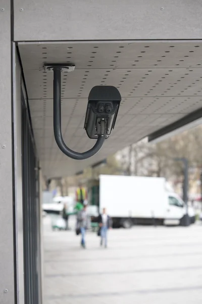 Caméra de surveillance de sécurité ou système de surveillance dans le bâtiment — Photo