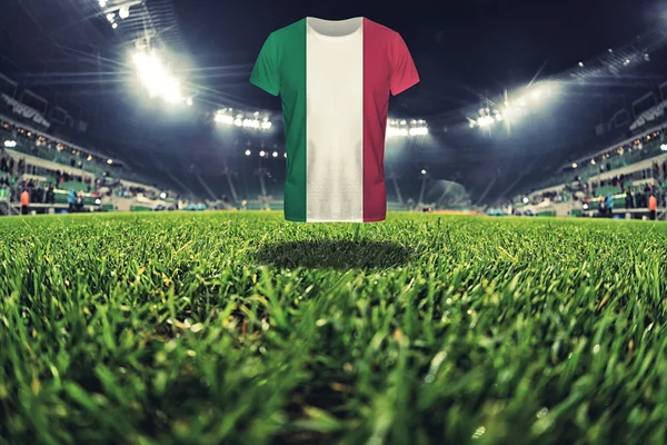 Italia bandiera nazionale su t-shirt sullo stadio di calcio — Foto Stock